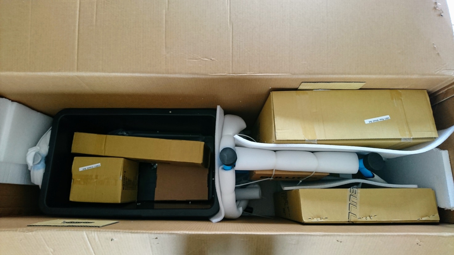 Contenu du carton d’un vélo cargo Bullitt : vue de dessus