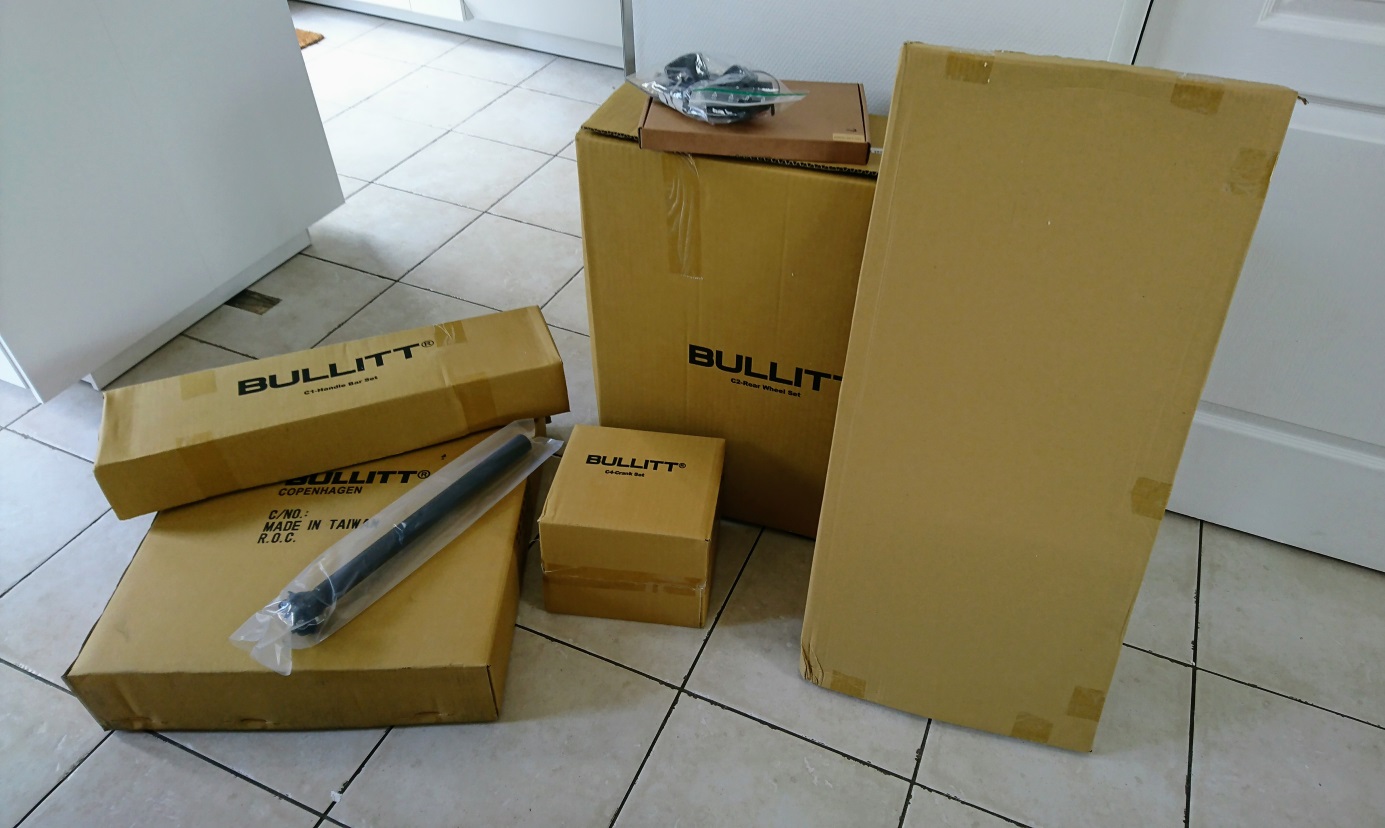 Vu d’ensemble des cartons de pièces