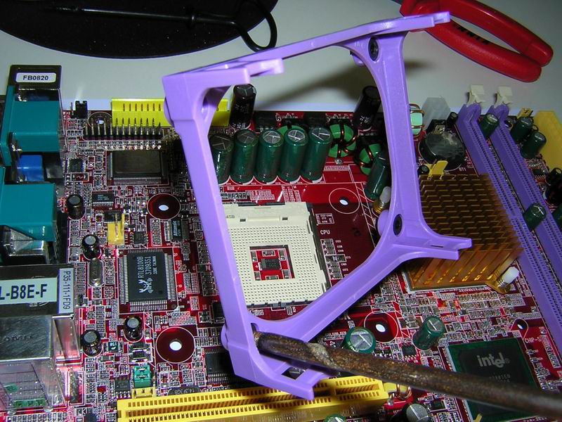 Fixation carte mère 9